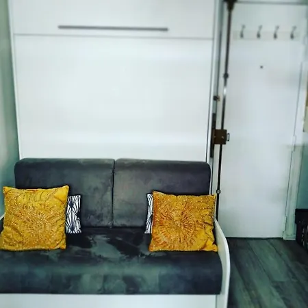 Studette Cosy Bien Situee Quartier Pouchet 17eme Appartement Paris